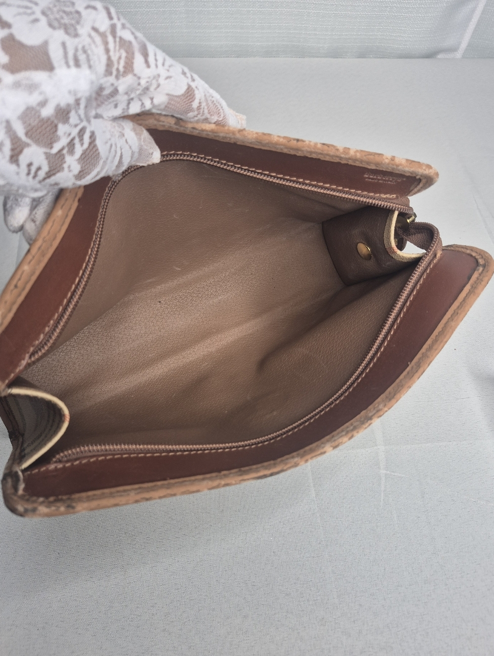 Burberrys Nova Check Plaid Tan Pouch UNISEX COA - Picture 10 of 13